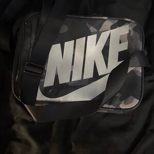Nike Black and grey camo hard inner shell insulated lunch bag. Like new. Read.
